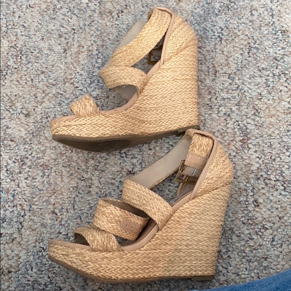 Steve Madden tan wedges